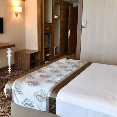 Royal 4*